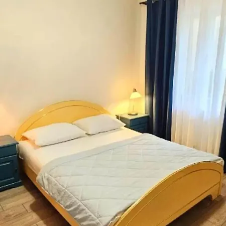 George - Two Bedroom With Park View Apartamento *